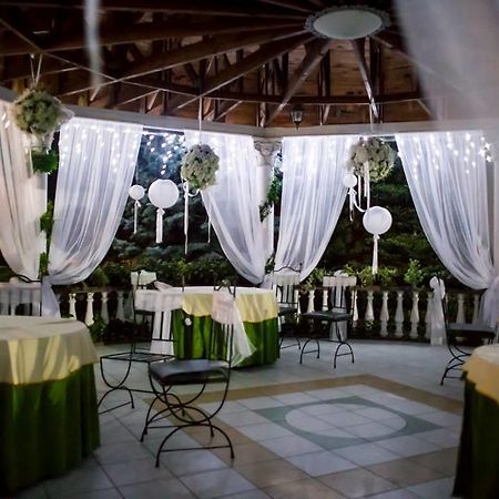 Acwador Hotel Pleszew Kültér fotó