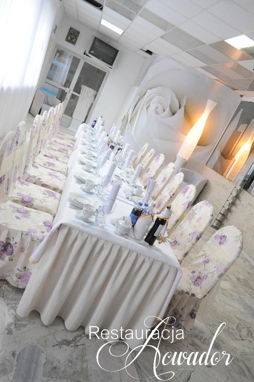 Acwador Hotel Pleszew Kültér fotó