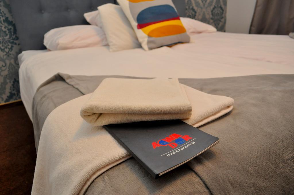 Acwador Hotel Pleszew Kültér fotó