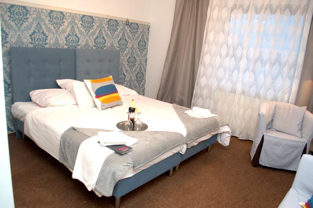 Acwador Hotel Pleszew Kültér fotó